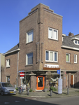 908577 Gezicht op het winkelhoekpand Jan van Scorelstraat 143, met links de Pieter Breughelstraat.N.B. bouwjaar: 1920 ...